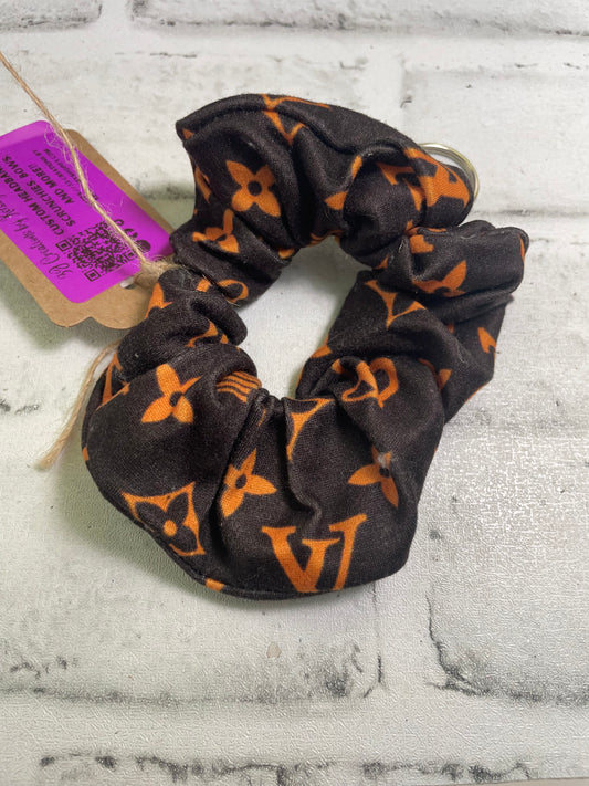 Brown high end scrunchie keychain💜