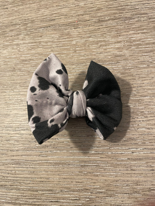 Black cow clip bows