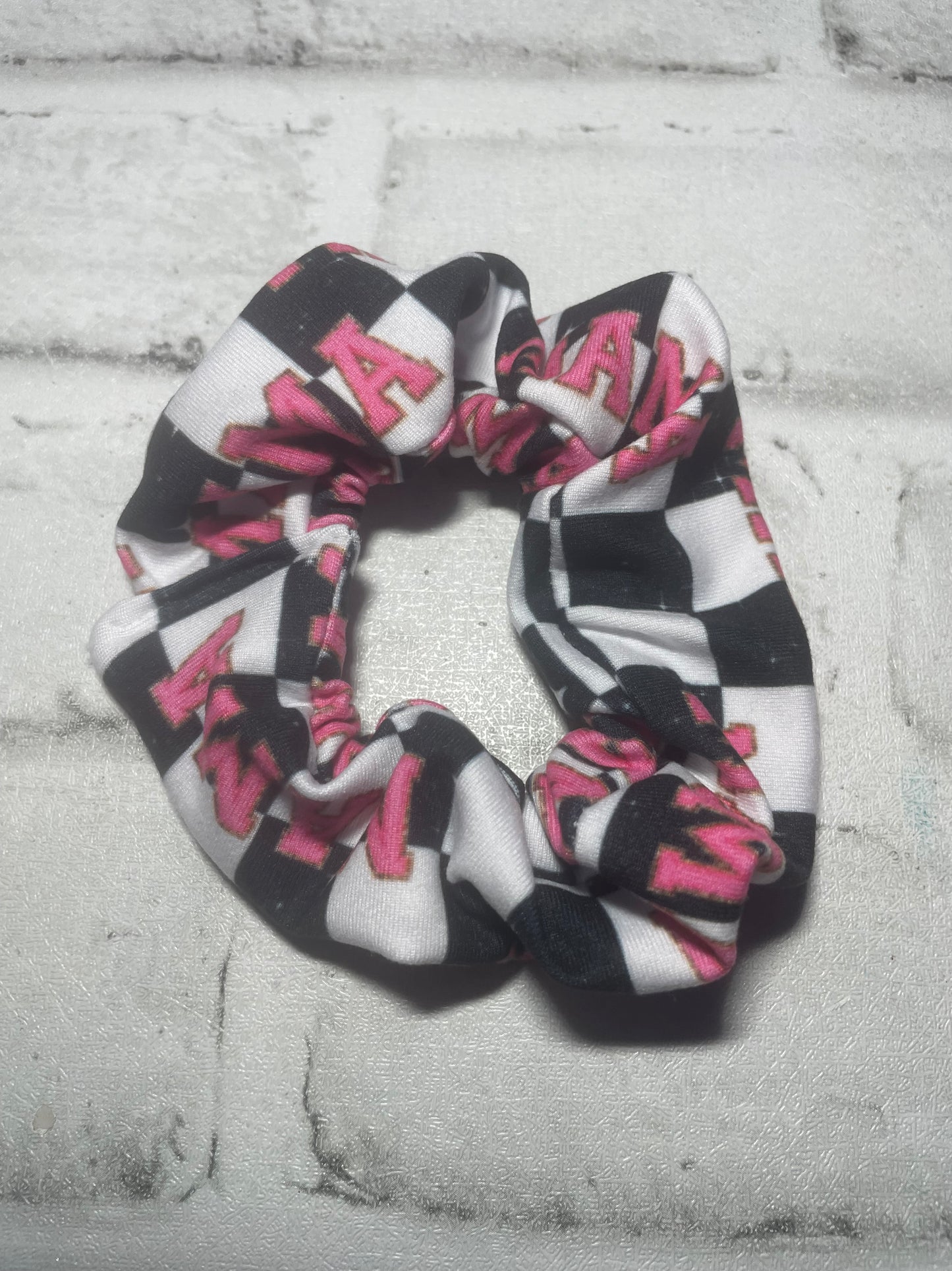 Mama checkered scrunchies