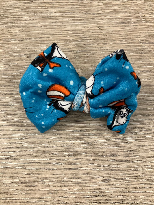 Hat on the cat clip bow