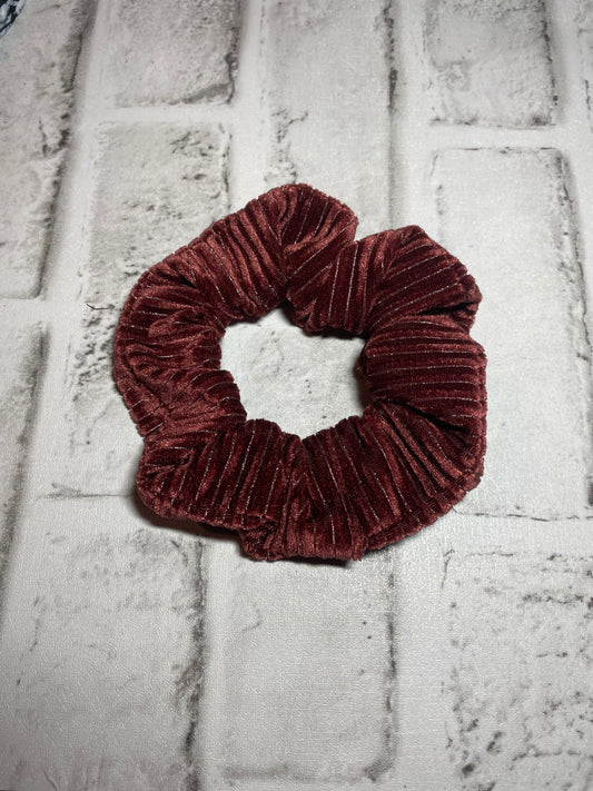 Burgundy velvet ribbed scrunchies💚