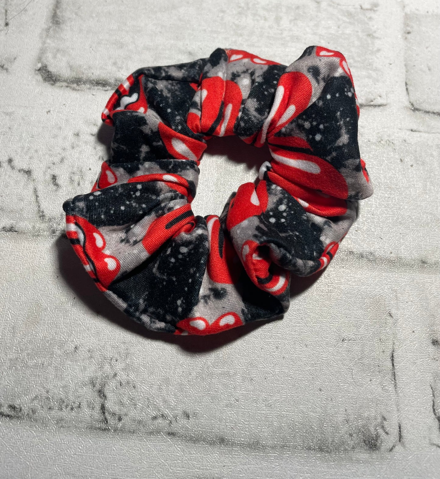 Rock and roll lips scrunchies