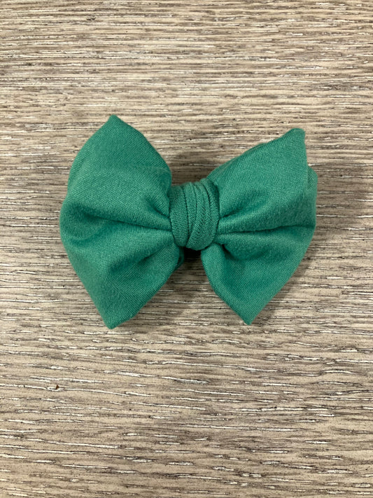 Kelly green clip bow