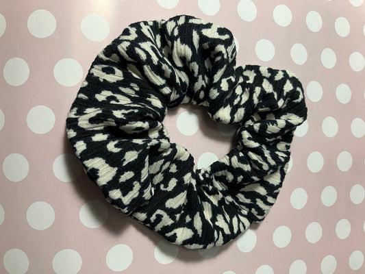 Black leopard scrunchies