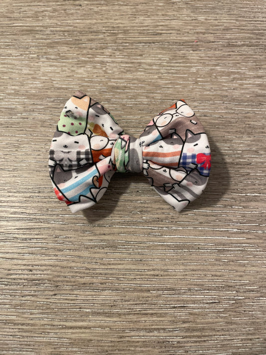 Cats with sweater clip bow