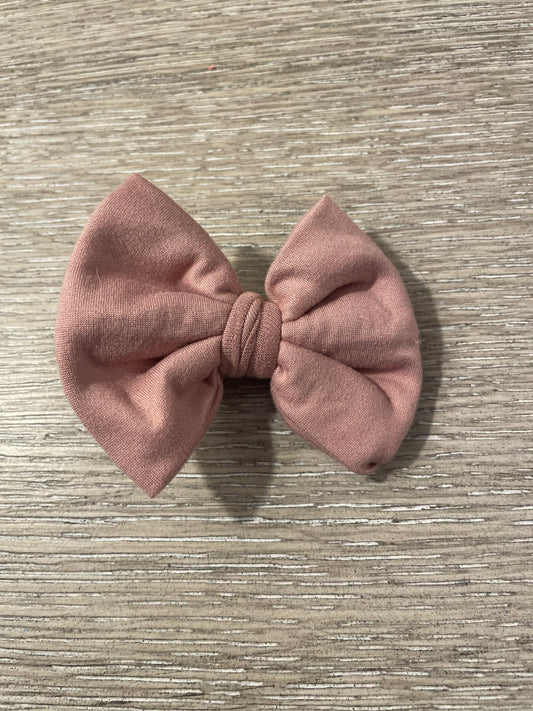 Dusty pink clip bow