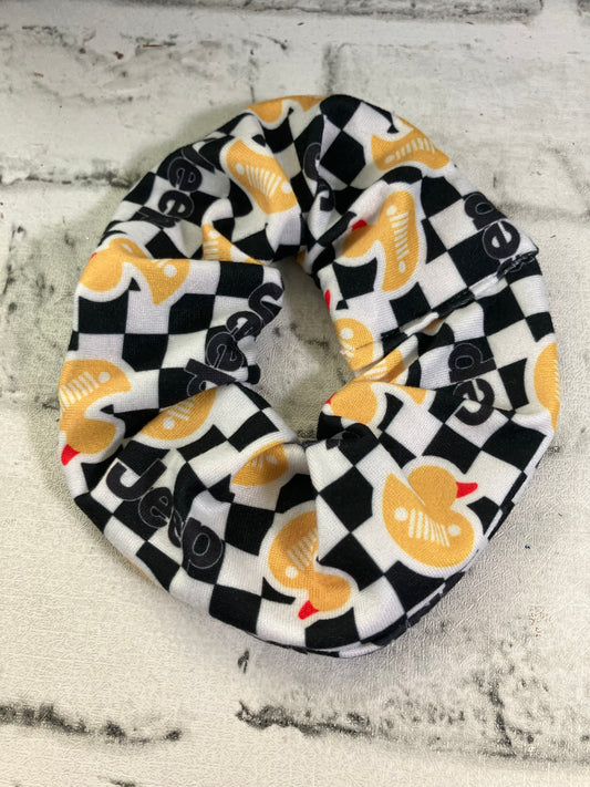 Off-road duck checkered scrunchies
