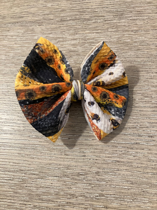 Bee clip bows