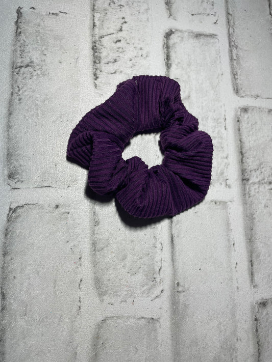 Purple ribbed scrunchies⭐️