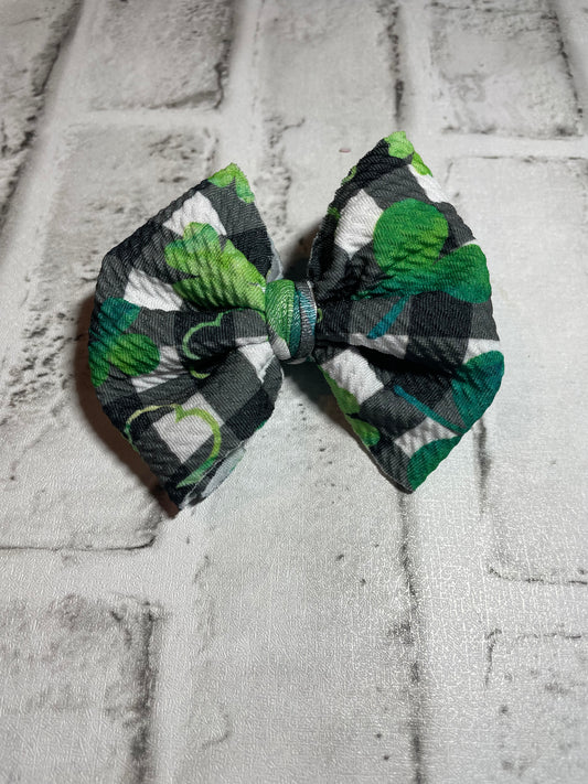 Clover plaid clip bows